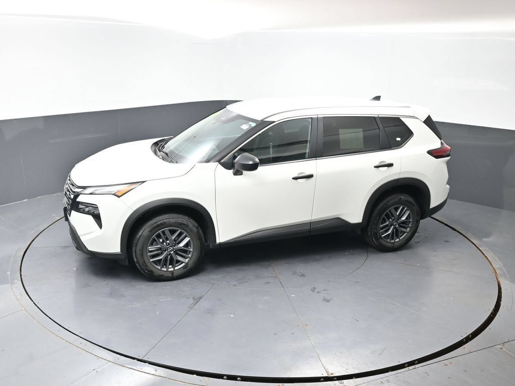 Used 2024 Nissan Rogue S FWD image 43