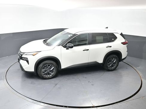 Used 2024 Nissan Rogue S FWD image 43