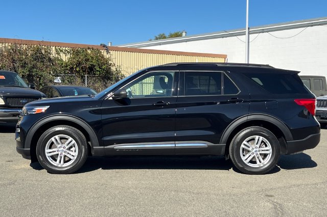 Used 2023 Ford Explorer XLT w/ Equipment Group 202A AWD/4WD image 7