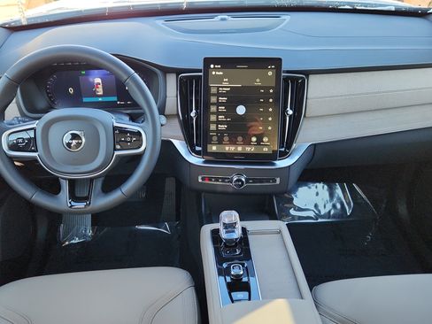 New 2026 Volvo XC90 B6 Plus w/ Protection Package Premier image 15