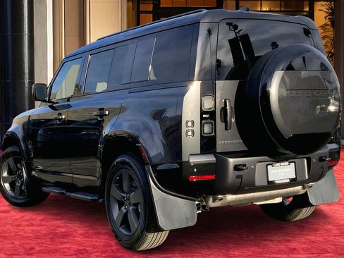 New 2026 Land Rover Defender 110 X-Dynamic SE image 3