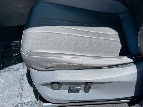 Used 2023 Volkswagen Tiguan SE image 17