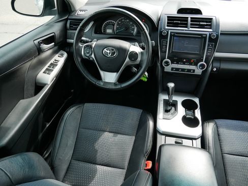 Used 2014 Toyota Camry SE w/ Fleet Convenience Package image 9