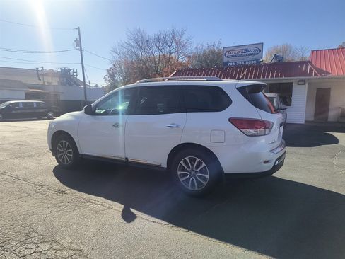 Used 2014 Nissan Pathfinder SL w/ SL Tech Package image 3