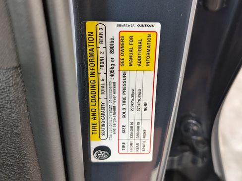 Used 2022 Volvo S60 T8 R-Design image 37