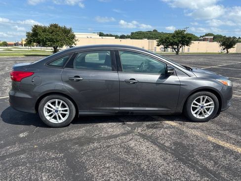 Used 2016 Ford Focus SE FWD image 4