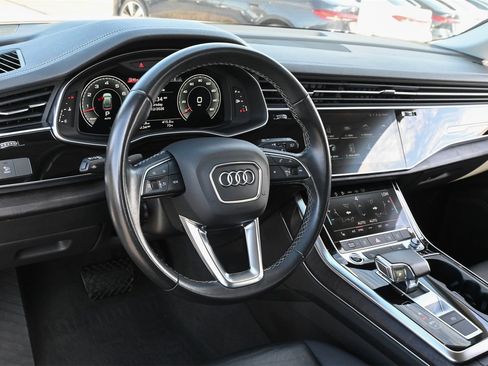 Used 2023 Audi Q8 Premium image 14