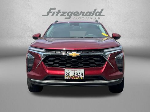Used 2025 Chevrolet Trax LT image 3