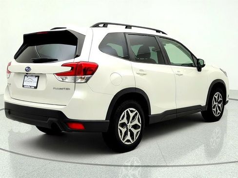 Used 2022 Subaru Forester Premium AWD/4WD image 5