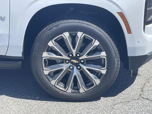 New 2026 Chevrolet Suburban High Country AWD/4WD image 9