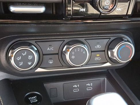 Certified 2025 Nissan Kicks SV image 18