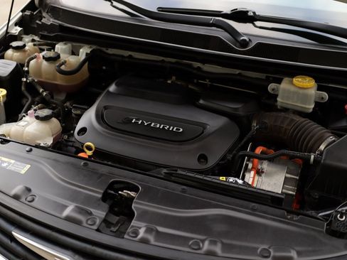 Used 2018 Chrysler Pacifica Limited w/ Advanced Safetytec Group image 40