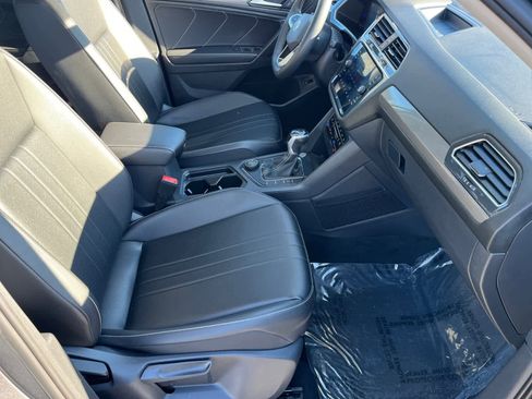 Used 2022 Volkswagen Tiguan SE image 20