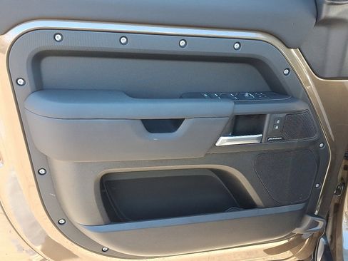 Used 2025 Land Rover Defender 110 S image 13