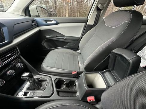 Used 2023 Volkswagen Taos SE w/ Black Wheel Package image 25
