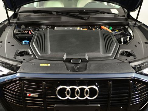 Certified 2022 Audi e-tron Premium Plus w/ Premium Plus Package image 16