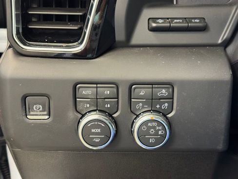 New 2026 GMC Sierra 3500 Denali w/ Technology Package AWD/4WD image 31