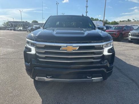 Used 2025 Chevrolet Silverado 1500 High Country w/ High Country Premium Package AWD/4WD image 8