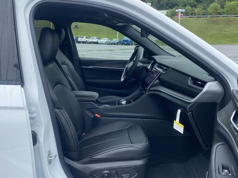 New 2025 Jeep Grand Cherokee L Limited w/ Luxury Tech Group II image 27