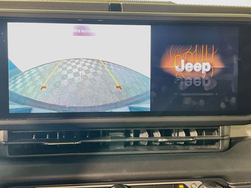 Used 2025 Jeep Wrangler Unlimited Sahara AWD/4WD image 28