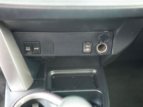 Used 2017 Toyota RAV4 LE FWD image 14