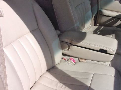 Used 2006 Lincoln Town Car Executive L image 23