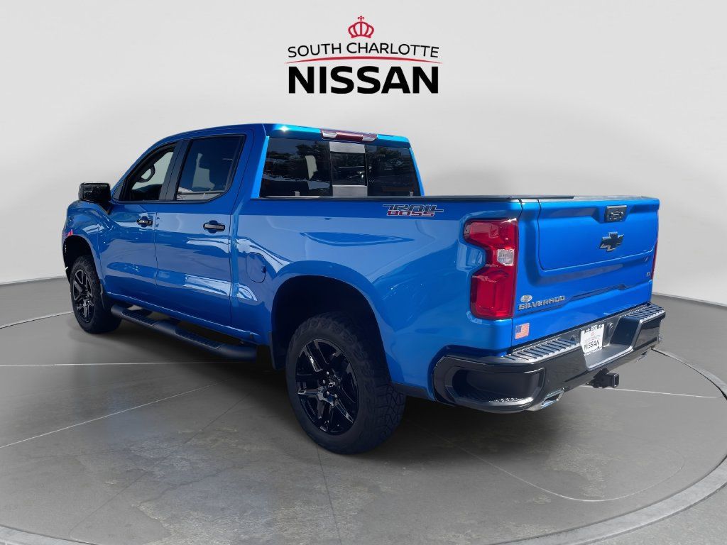 Used 2025 Chevrolet Silverado 1500 LT Trail Boss w/ Convenience Package II AWD/4WD image 4