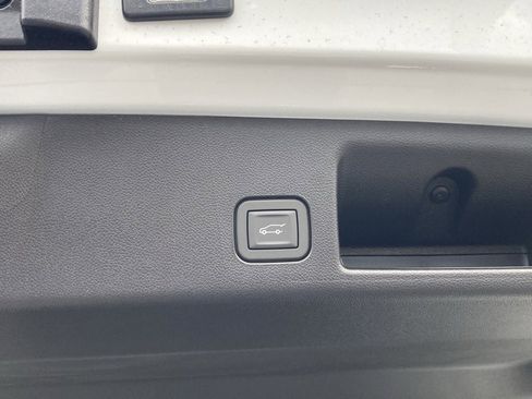 New 2026 Chevrolet Equinox EV LT image 25