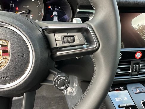 Used 2026 Porsche Macan AWD/4WD image 17