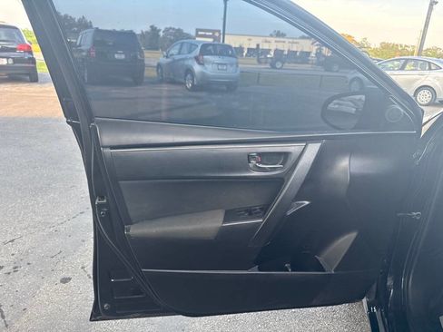 Used 2018 Toyota Corolla LE FWD image 8