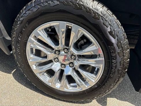 Used 2025 GMC Sierra 1500 Denali AWD/4WD image 9