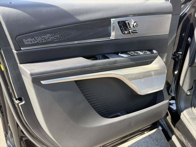 Used 2026 Cadillac Vistiq Platinum w/ LPO, Floor Liner Package AWD/4WD image 18