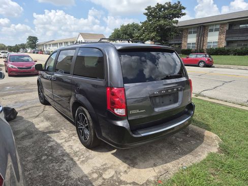 Used 2017 Dodge Grand Caravan GT FWD image 4