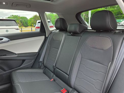 Certified 2025 Volkswagen Taos SE w/ Panoramic Sunroof Package FWD image 42