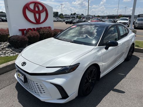 Used 2025 Toyota Camry XSE AWD/4WD image 1
