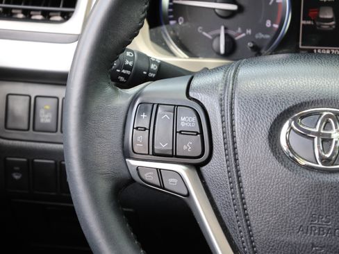 Used 2015 Toyota Highlander Limited FWD image 19