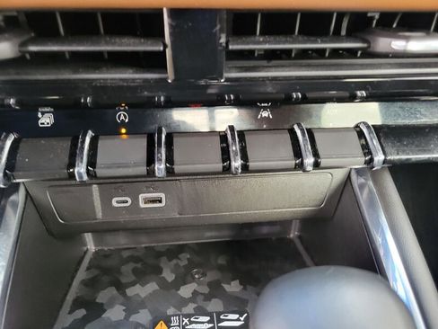 Used 2023 GMC Canyon AT4 w/ AT4 Premium Package image 21