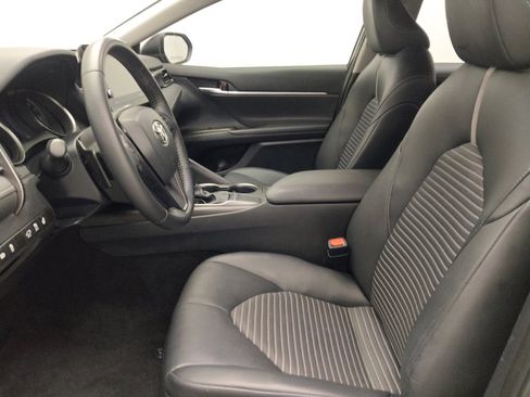 Used 2023 Toyota Camry SE w/ Cold Weather Package FWD image 17