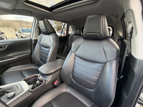 Used 2020 Toyota RAV4 Limited image 14