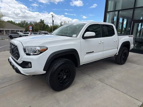 Used 2022 Toyota Tacoma TRD Off-Road w/ Technology Package AWD/4WD image 2