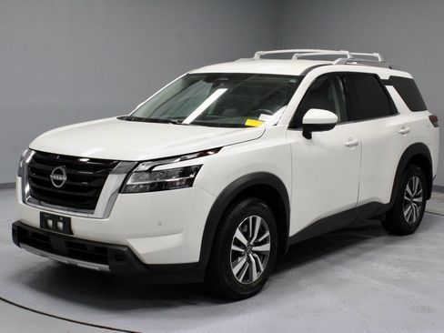 Used 2024 Nissan Pathfinder SL AWD/4WD image 9