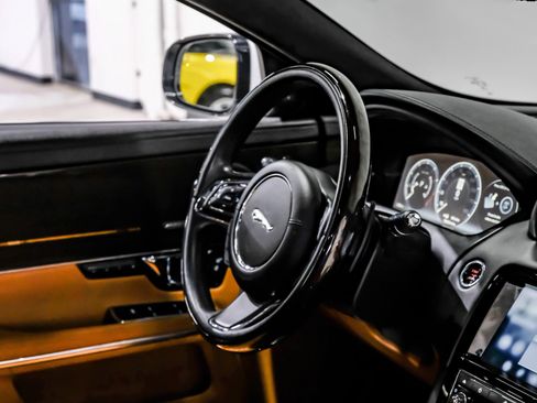Used 2019 Jaguar XJ L Supercharged image 17