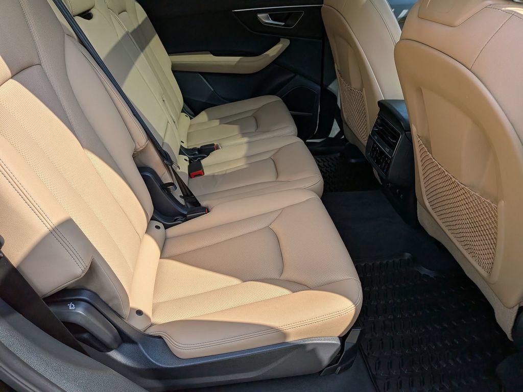 Used 2025 Audi Q7 3.0T Premium Plus AWD/4WD image 32