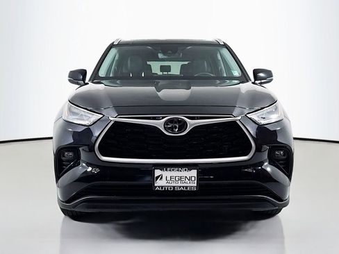 Used 2023 Toyota Highlander XLE image 2