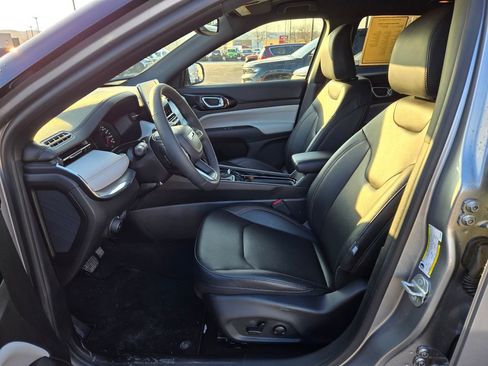 Used 2024 Jeep Compass Limited image 15