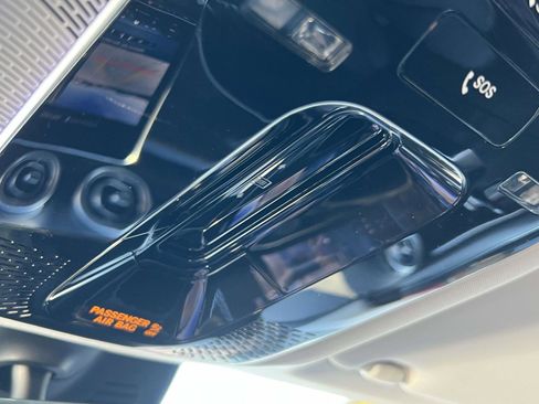 Used 2025 Mercedes-Benz GLC 350e 4MATIC image 11