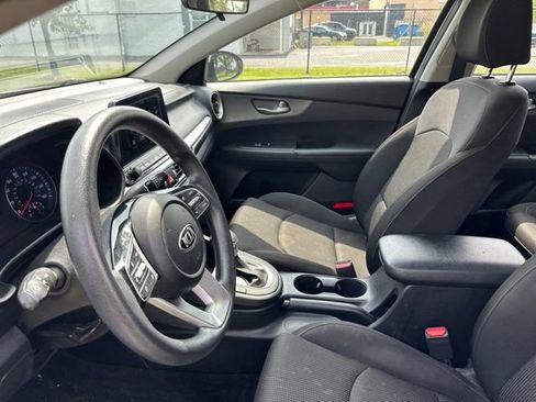 Used 2021 Kia Forte LXS FWD image 7