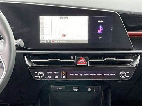 Used 2024 Kia Niro SX Touring image 16
