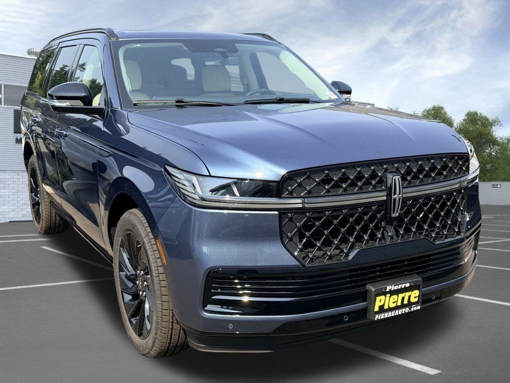 New 2027 Lincoln Navigator Reserve w/ Jet Appearance Package AWD/4WD image 2