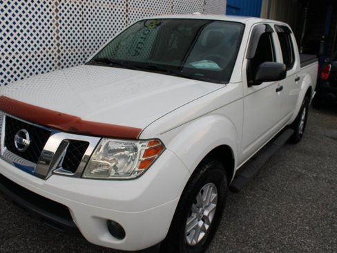 Used 2015 Nissan Frontier SV RWD image 6